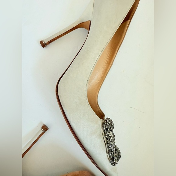 Manolo Blahnik Gray Satin floral Hangisi 90mm crystal embellished pumps EU 40 - Picture 8 of 13